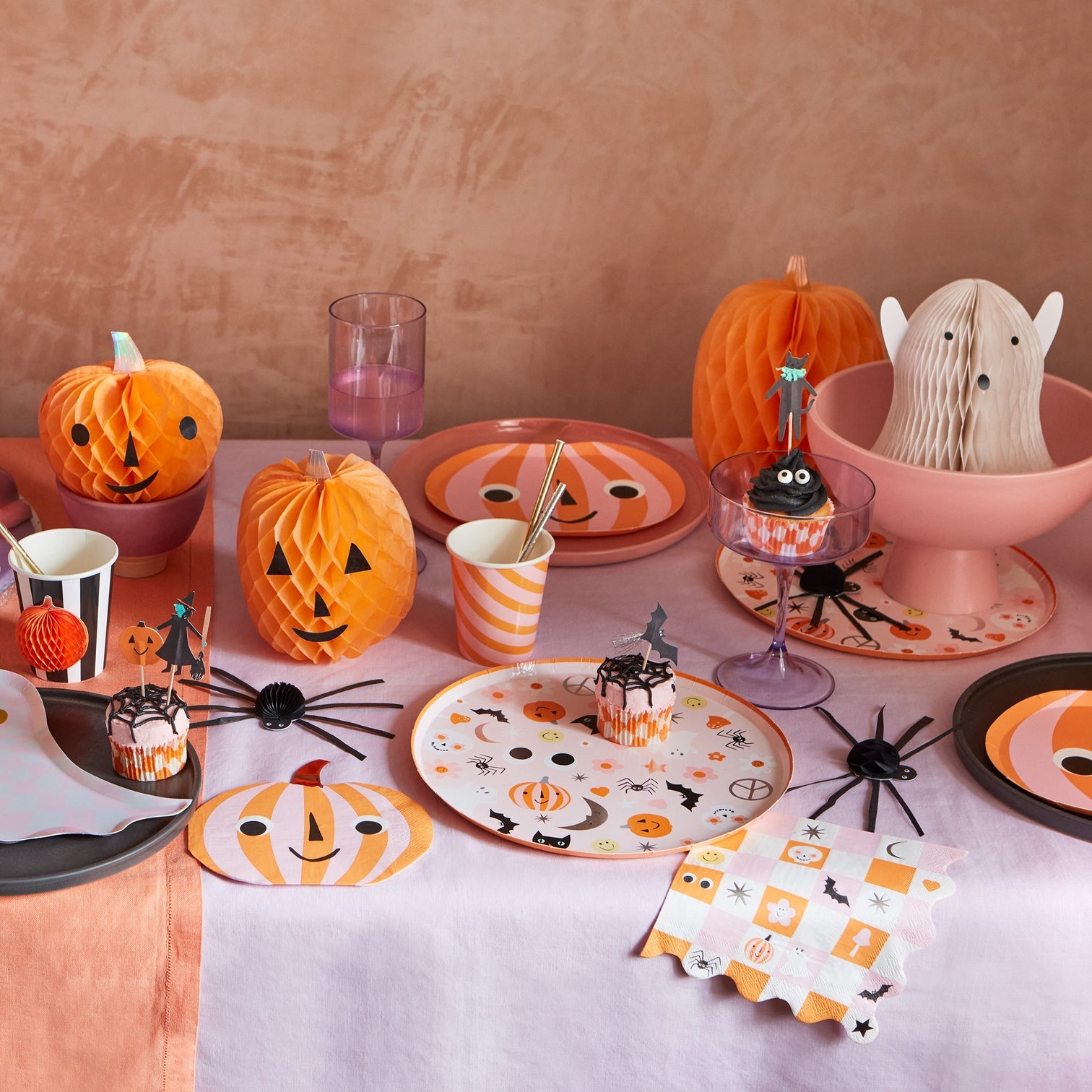 Groovy Halloween Icon Dinner Plates(8 Pack)