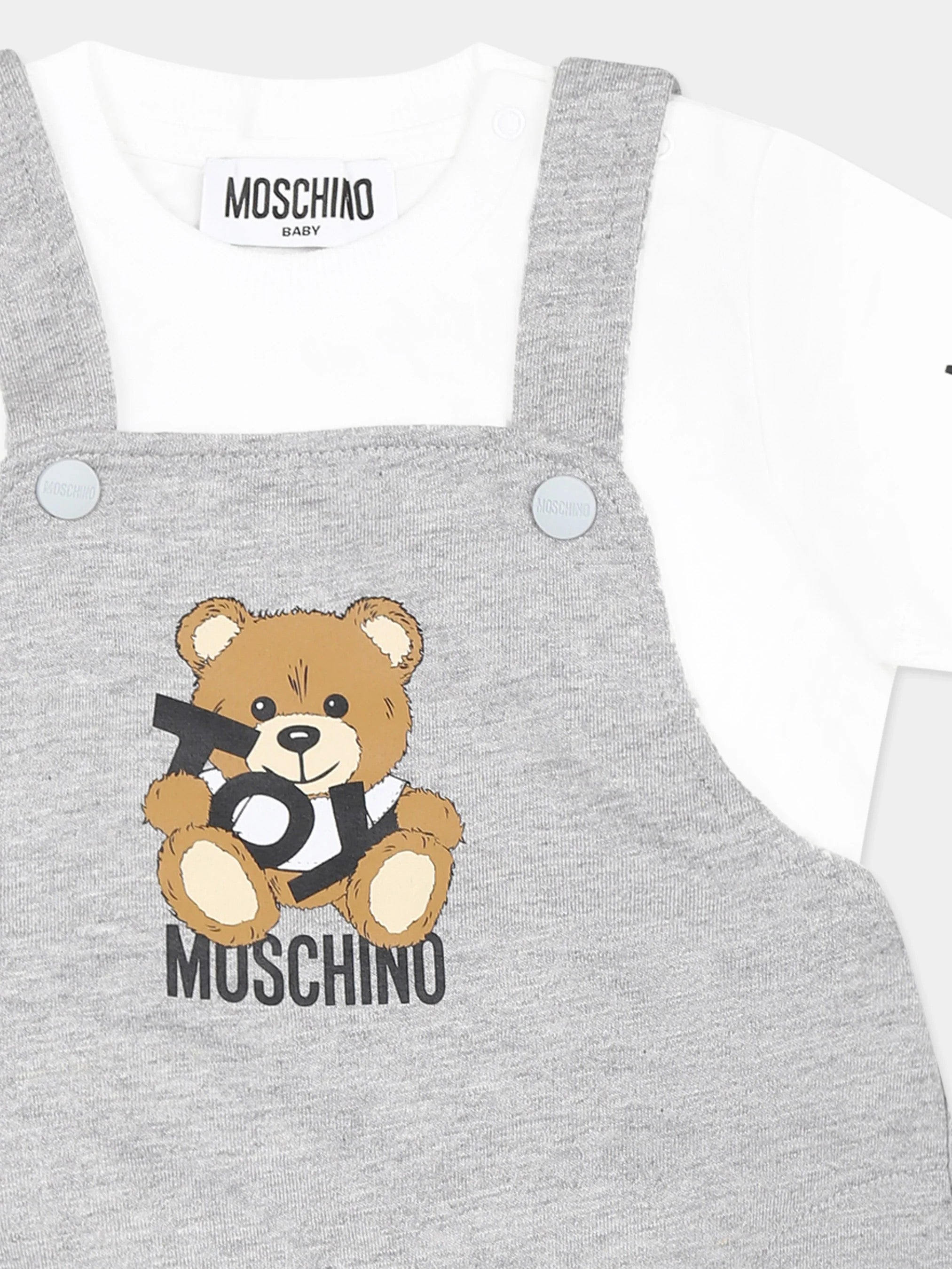 T-SHIRT + DUNGAREES
