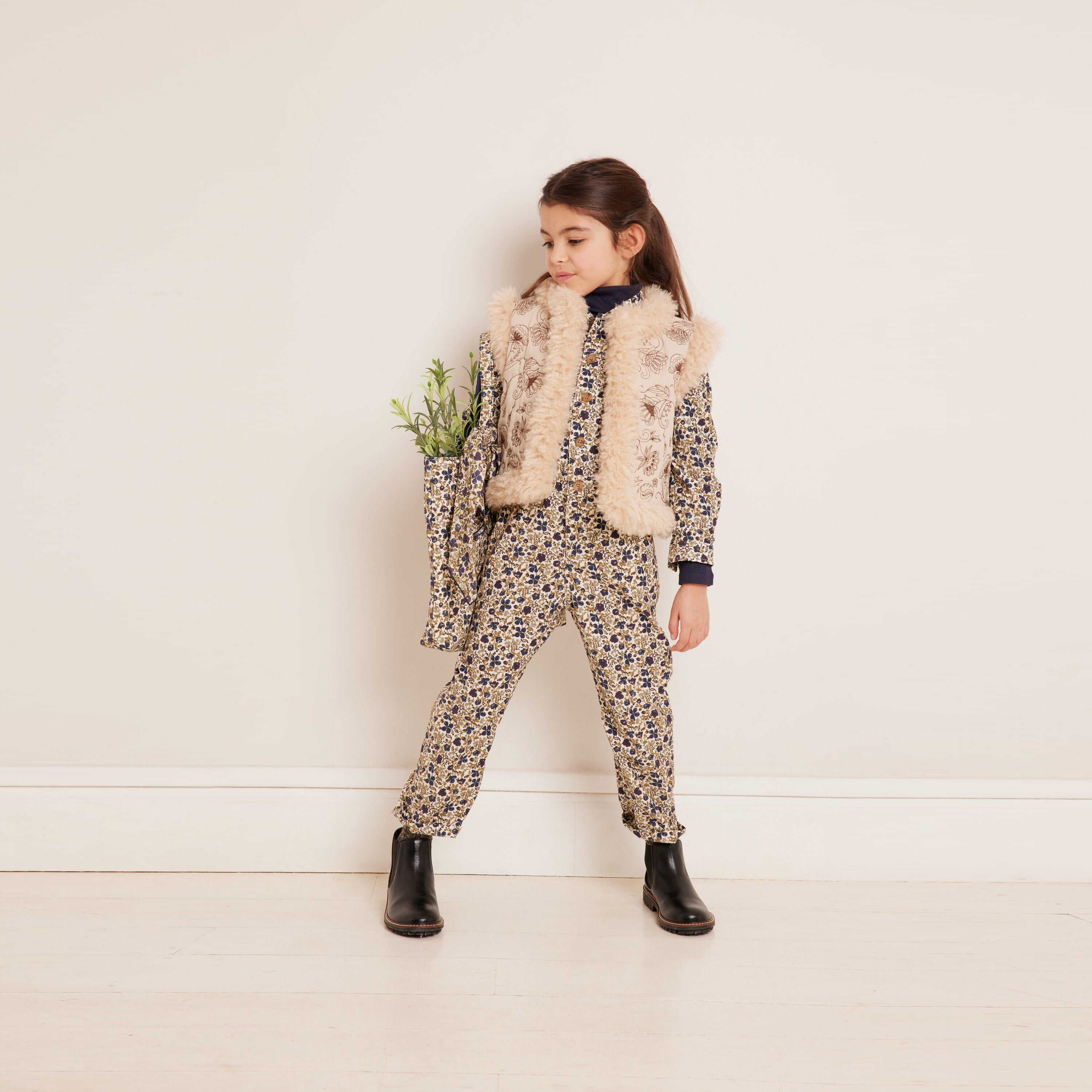 Girls Beige Printed Gilet